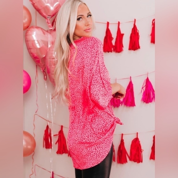 PINK CHEETAH PRINT OVERSIZED DOLMAN SLEEVE V NECK TOP Size Small - Picture 8 of 9